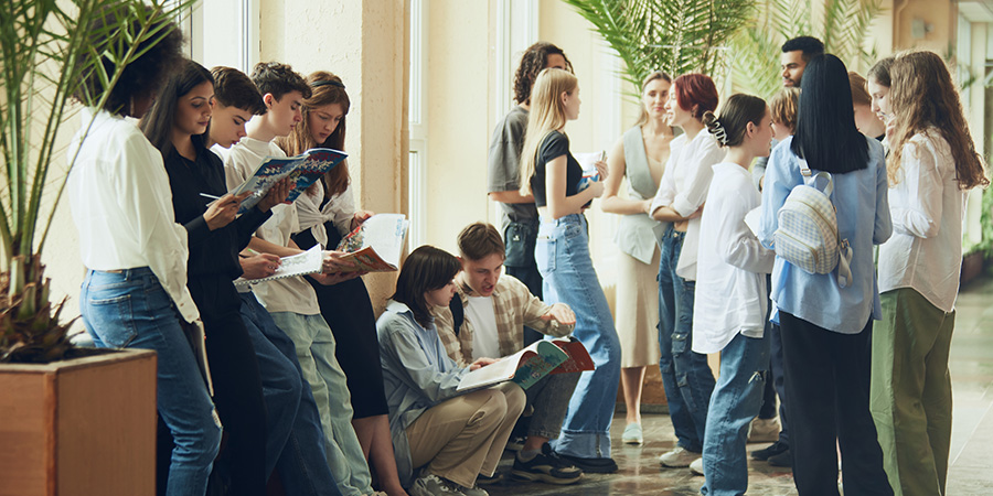 alunos na escola 