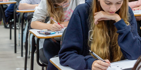 Alunos do Colégio Classe A, realizando a prova do Enem